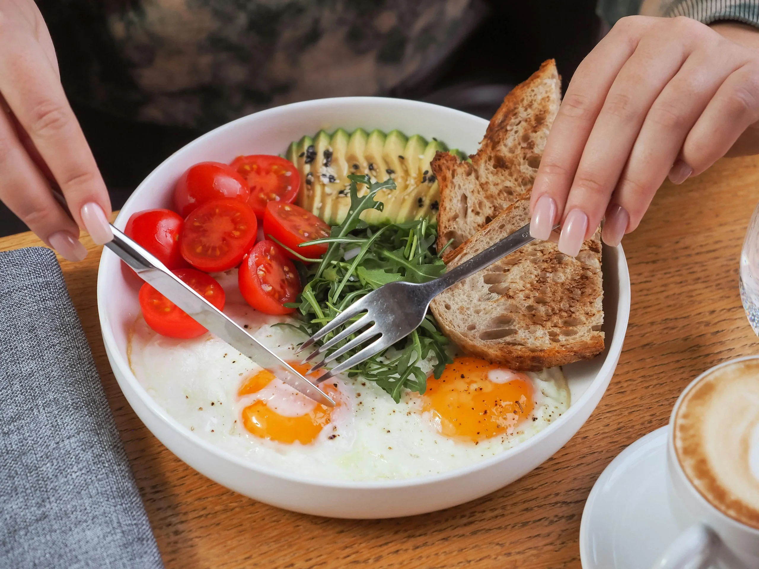 Quick Egg Breakfast Bowl with Vegetables